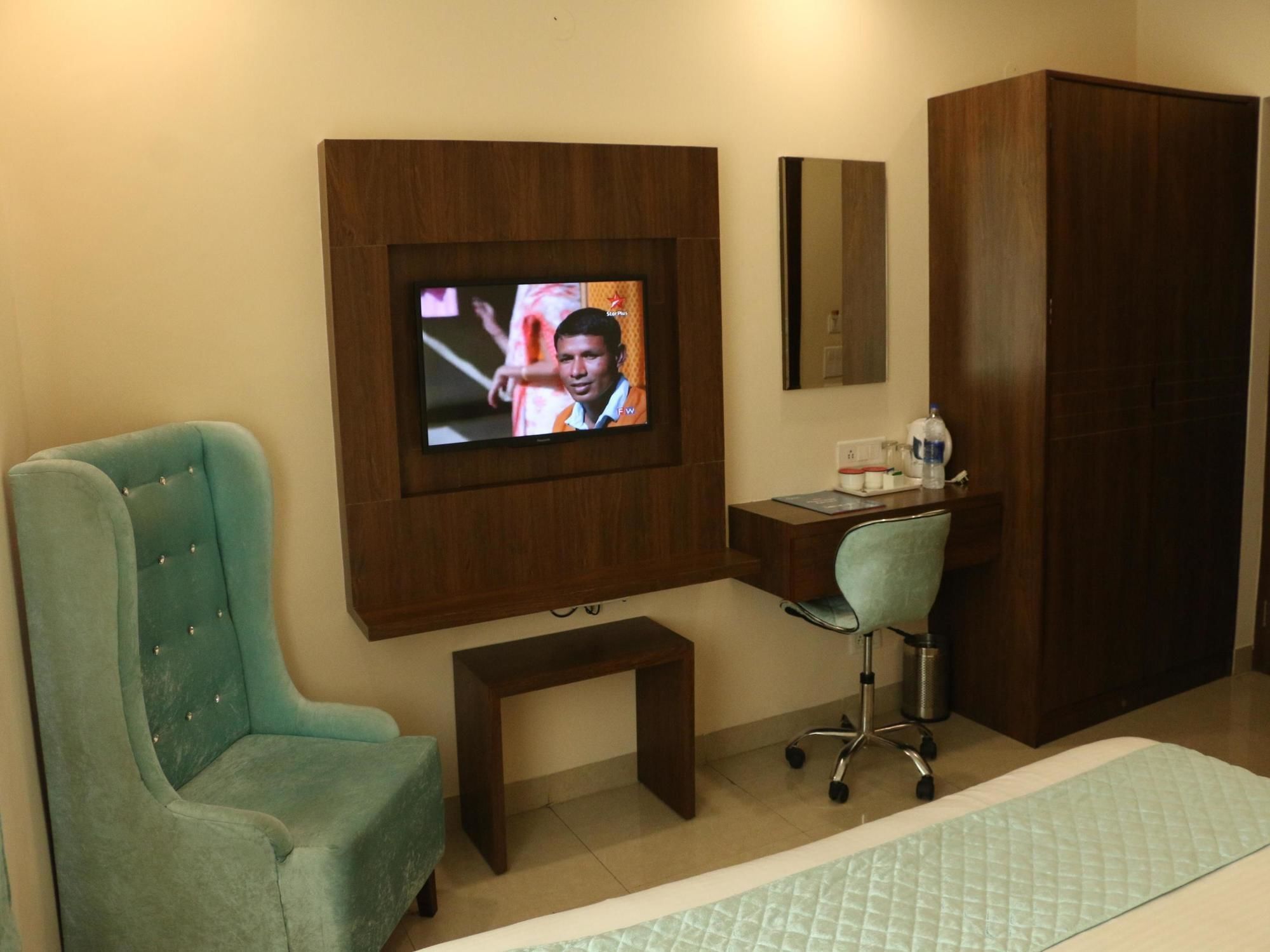 Hotel Rk Grande Ludhiana Buitenkant foto